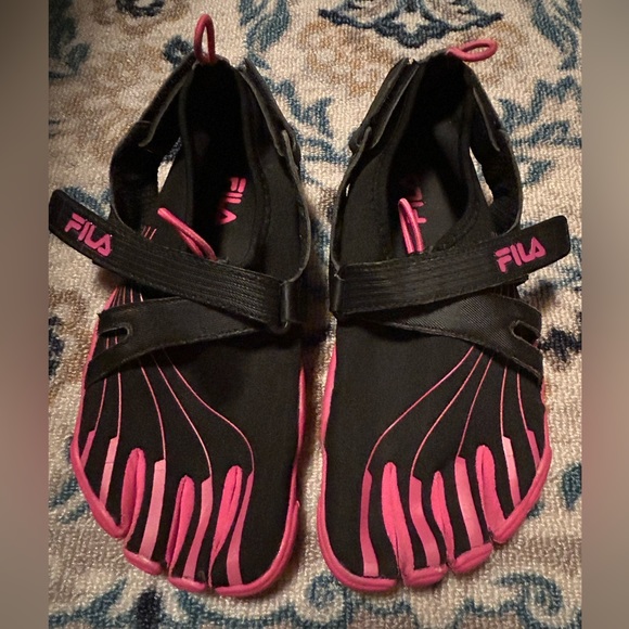 FILA water shoes/ sandals - Picture 1 of 7